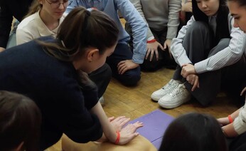  Акция «Запусти сердце. Дети спасают жизни» прошла  в Московской школе № 199 