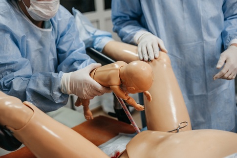 «Клиническое акушерство (практический курс с использованием симуляционных платформ и тренажеров родов)»
